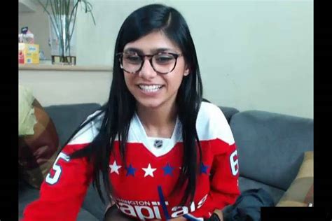 mia khalifa masturbazione|Mia Khalifa Masturbation Porn Videos